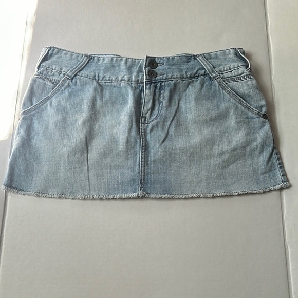 Roxy Denim Mini Skirt - Size 9 - Light Wash Frayed Hem - Picture 15 of 16